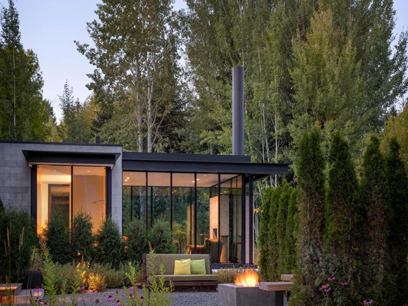 堅(jiān)持以人為本炎熱夏季來(lái)臨沈陽(yáng)鋼結(jié)構(gòu)廠家為一線工人送清涼